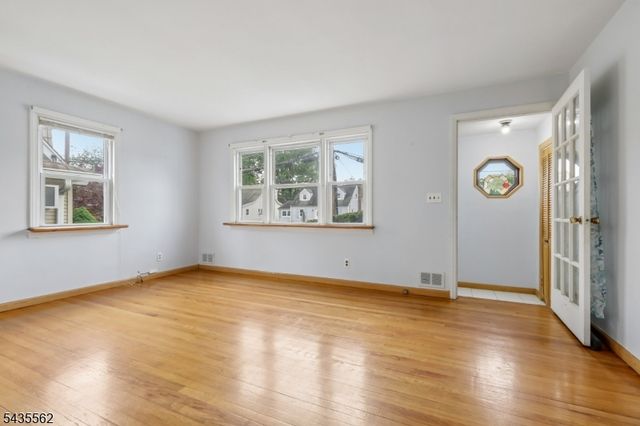 215 Henley Ave, New Milford Boro, NJ 07646