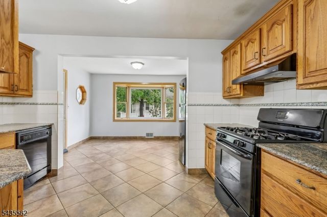 215 Henley Ave, New Milford Boro, NJ 07646