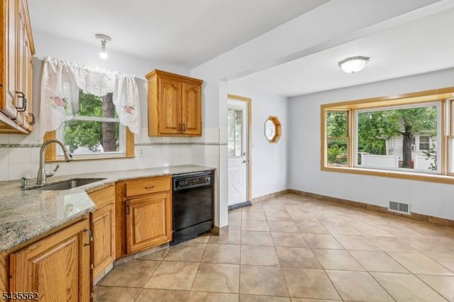 215 Henley Ave, New Milford Boro, NJ 07646