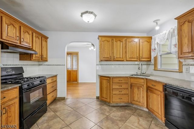 215 Henley Ave, New Milford Boro, NJ 07646