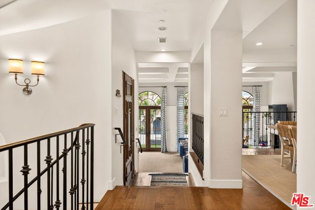 17 Privateer Street, Marina Del Rey, CA 90292