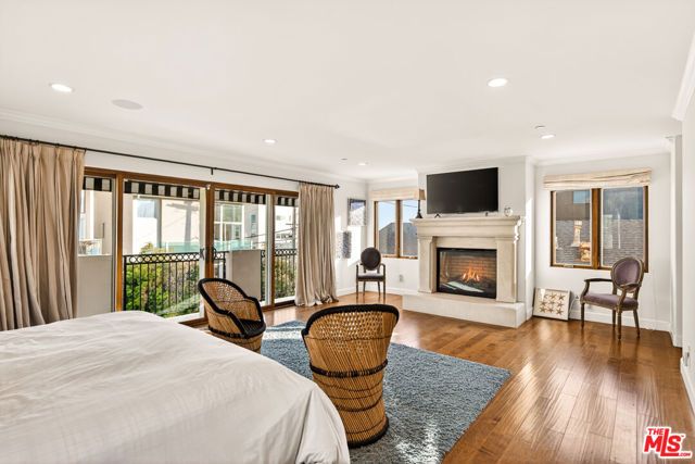17 Privateer Street, Marina Del Rey, CA 90292