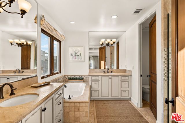 17 Privateer Street, Marina Del Rey, CA 90292