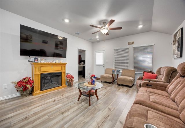 7621 Bullrider Dr, Corpus Christi, TX 78414