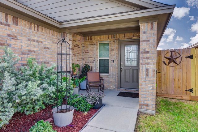 7621 Bullrider Dr, Corpus Christi, TX 78414