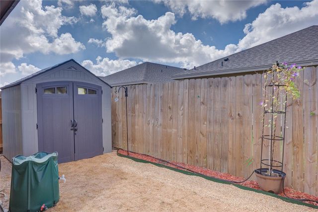 7621 Bullrider Dr, Corpus Christi, TX 78414