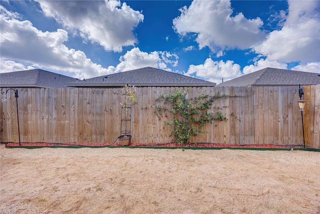 7621 Bullrider Dr, Corpus Christi, TX 78414