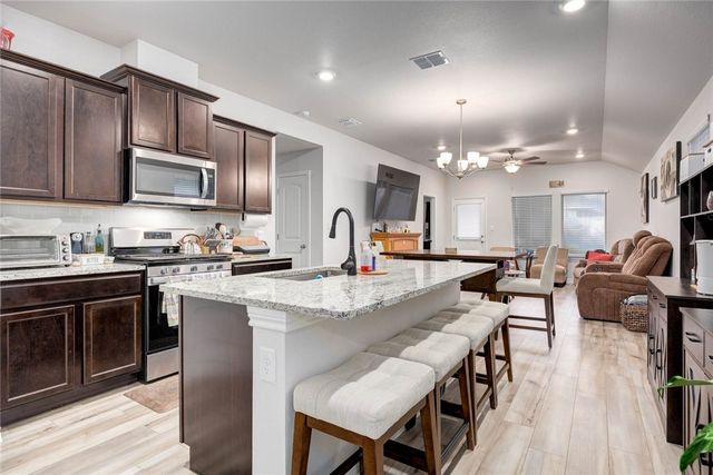 7621 Bullrider Dr, Corpus Christi, TX 78414