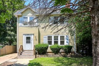831 W Galena Boulevard, Aurora, IL 60506
