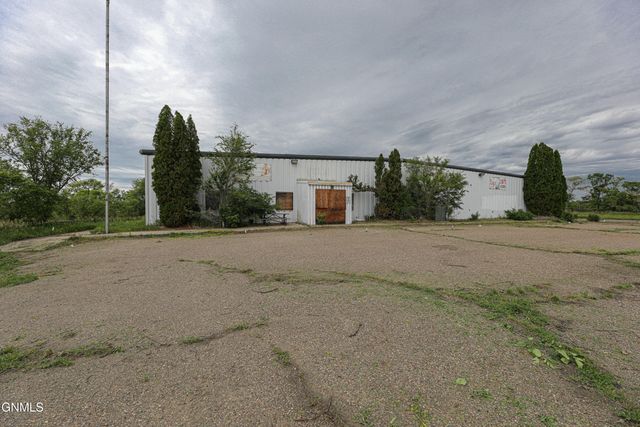 320 2nd Avenue NE, Beulah, ND 58523 property photo