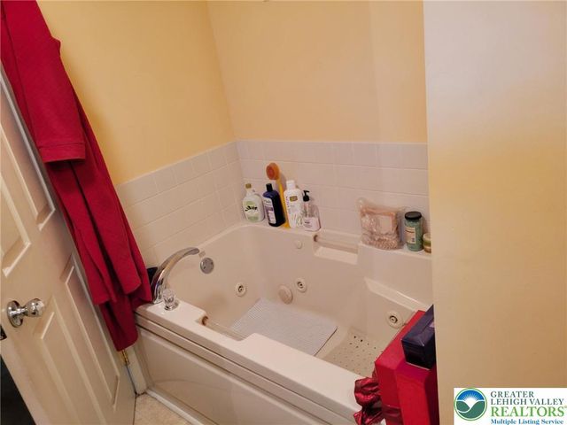 2137 Freedom Way, Coolbaugh Twp, PA 18346