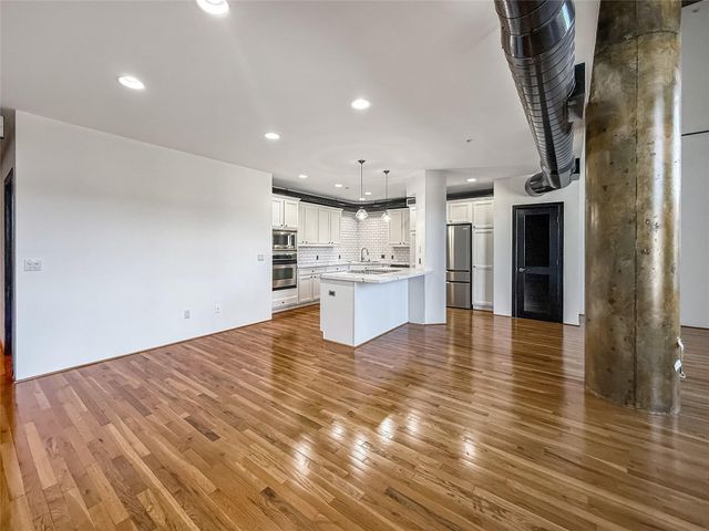 1005 S Shepherd Drive 210, Houston, TX 77019