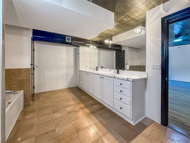 1005 S Shepherd Drive 210, Houston, TX 77019