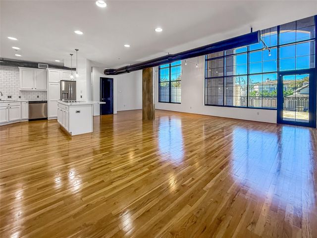 1005 S Shepherd Drive 210, Houston, TX 77019