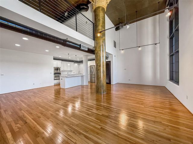 1005 S Shepherd Drive 210, Houston, TX 77019