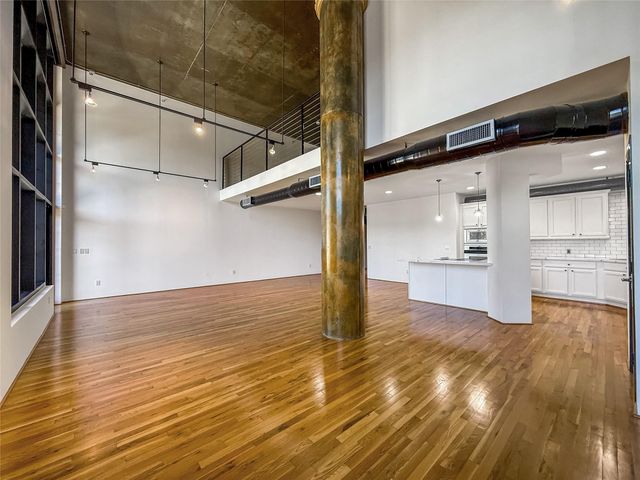 1005 S Shepherd Drive 210, Houston, TX 77019