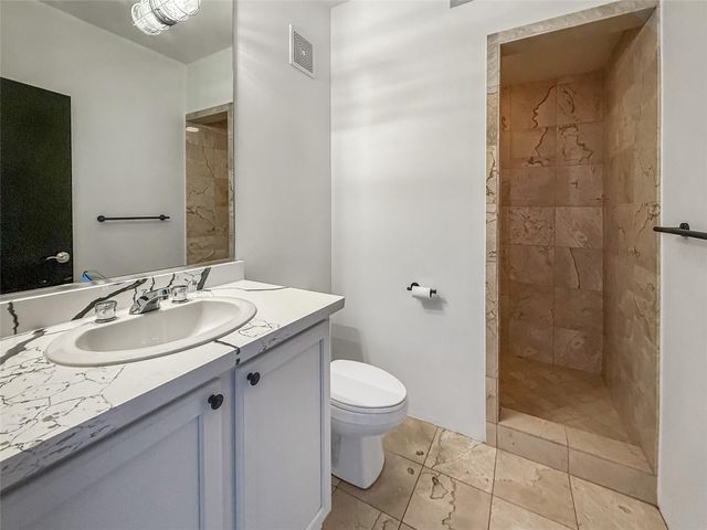 1005 S Shepherd Drive 210, Houston, TX 77019