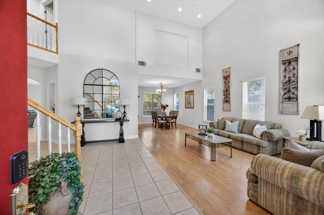 5500 Tierra Gardens Ln, Carmichael, CA 95608