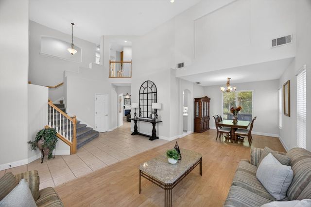 5500 Tierra Gardens Ln, Carmichael, CA 95608