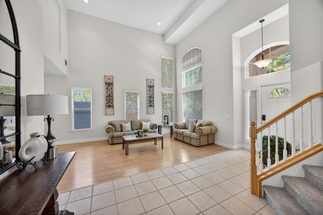 5500 Tierra Gardens Ln, Carmichael, CA 95608