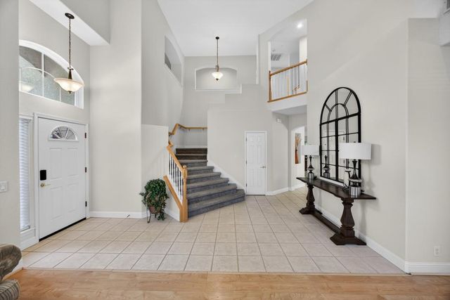 5500 Tierra Gardens Ln, Carmichael, CA 95608