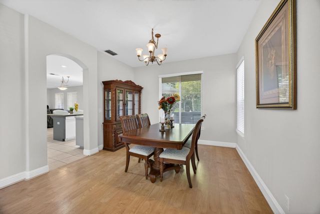 5500 Tierra Gardens Ln, Carmichael, CA 95608