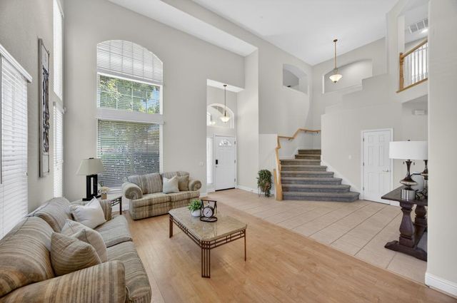 5500 Tierra Gardens Ln, Carmichael, CA 95608