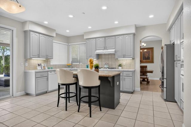 5500 Tierra Gardens Ln, Carmichael, CA 95608