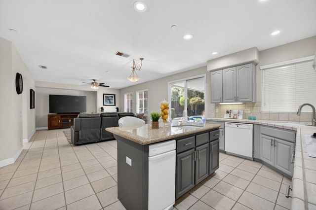 5500 Tierra Gardens Ln, Carmichael, CA 95608