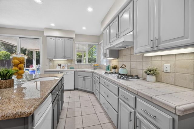 5500 Tierra Gardens Ln, Carmichael, CA 95608