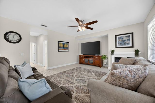 5500 Tierra Gardens Ln, Carmichael, CA 95608