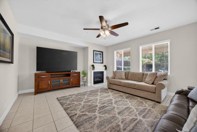 5500 Tierra Gardens Ln, Carmichael, CA 95608