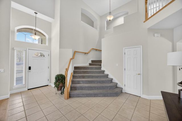 5500 Tierra Gardens Ln, Carmichael, CA 95608