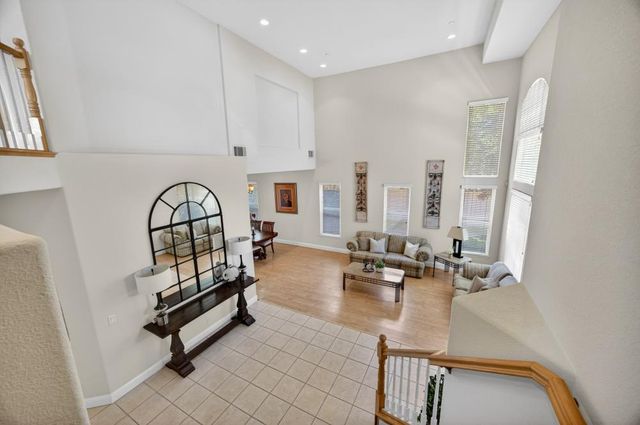 5500 Tierra Gardens Ln, Carmichael, CA 95608