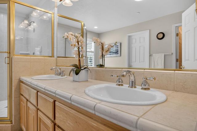 5500 Tierra Gardens Ln, Carmichael, CA 95608