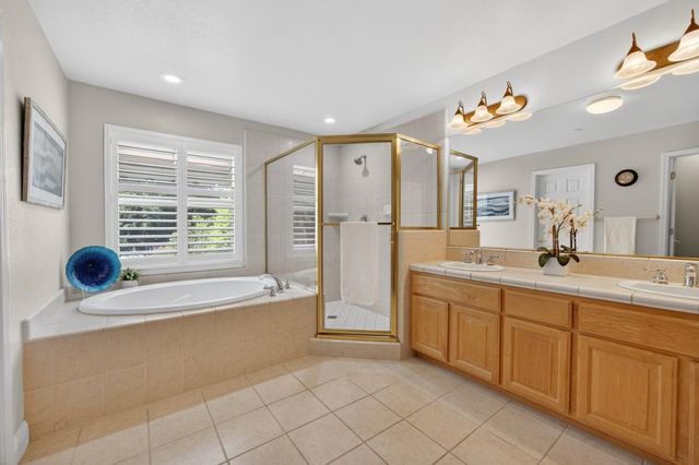 5500 Tierra Gardens Ln, Carmichael, CA 95608