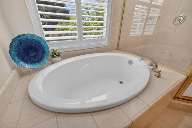 5500 Tierra Gardens Ln, Carmichael, CA 95608