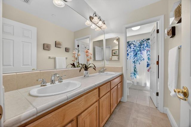 5500 Tierra Gardens Ln, Carmichael, CA 95608