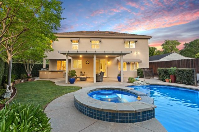 5500 Tierra Gardens Ln, Carmichael, CA 95608