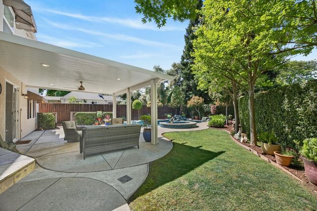 5500 Tierra Gardens Ln, Carmichael, CA 95608