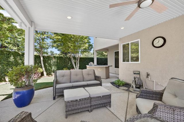 5500 Tierra Gardens Ln, Carmichael, CA 95608