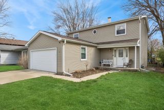 7 Woodmar Court, Streamwood, IL 60107