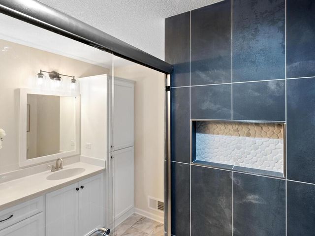 2524 Buchanan Lane S, Cambridge, MN 55008