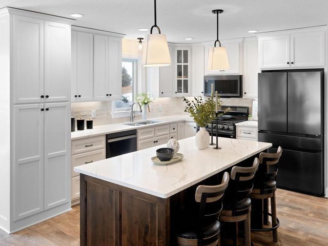 2524 Buchanan Lane S, Cambridge, MN 55008