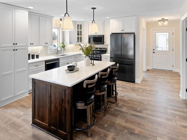 2524 Buchanan Lane S, Cambridge, MN 55008