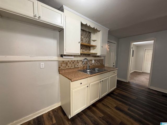 1705 2ND COURT W, Birmingham, AL 35208
