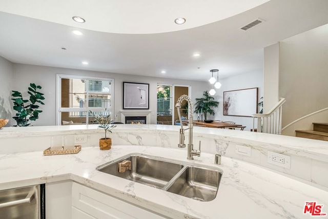 13031 Villosa Place 102, Playa Vista, CA 90094