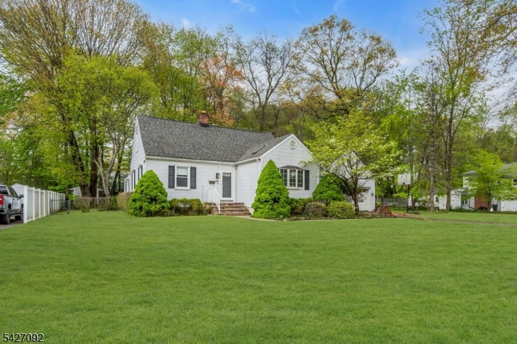 63 Cathedral Ave, Florham Park Boro, NJ 07932 — photo 2