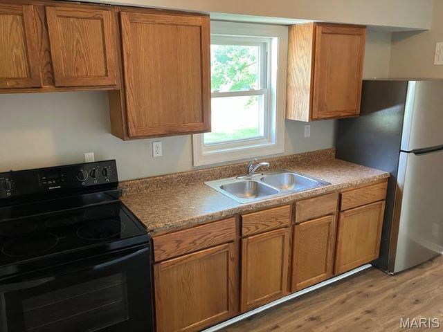 983 Riley Avenue, Alton, IL 62002