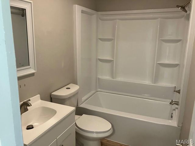 983 Riley Avenue, Alton, IL 62002